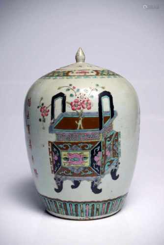 VesselPorcelainChina18th ctH: 31 cmThe vessel with lid features paintings of two differently