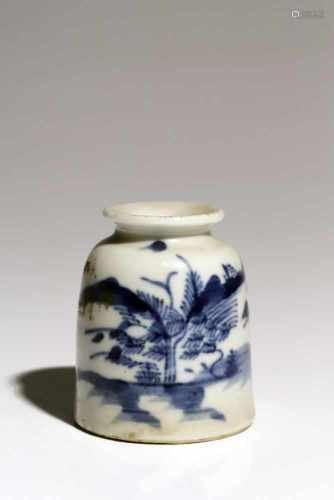 Brush HolderPorcelainChina18th ctH: 7 cmCharming blue and white porcelain with delicate painting
