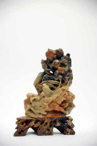 2 Men and LionSoapstoneChina19th ctH: 17 cmThis soapstone carving depicts two men and two lions,