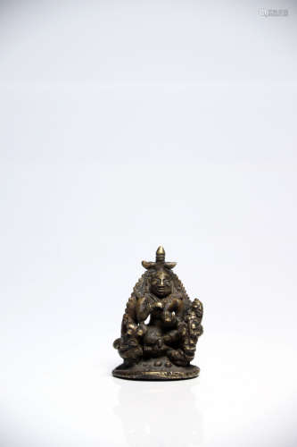 Shiva and familyBronzeIndia18th ctH: 6,5 cmA small statue of a seated Shiva surrounded by his