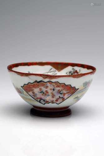 BowlPorcelainChina19th ctD: 15 cmA smal bowl with delicate painting on the in- and outside. The brim