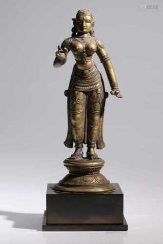 SitaBronze,India, 18th centuryH: 18 cmStanding in tribhanga pose on a lotus base, her right arm