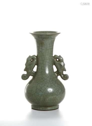 Chinese Lungquan Guan Type Vase