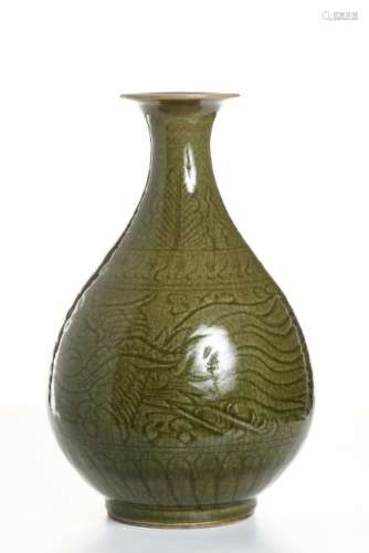 Chinese Yaozhou Yuhuchun Vase