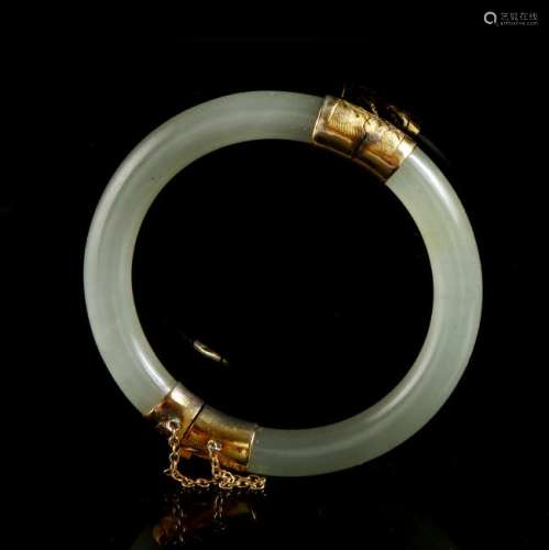 Chinese Jadeite Bangle