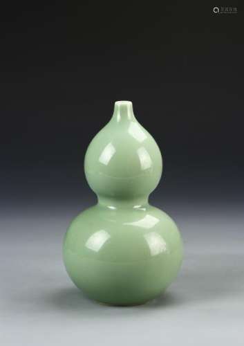 Chinese Green Glazed Double Gourd Vase