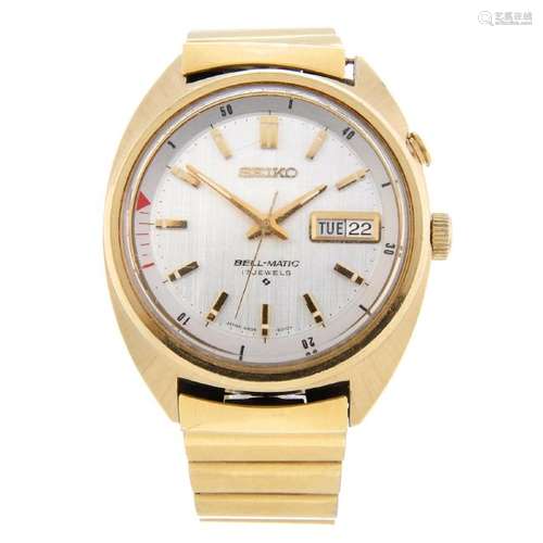 SEIKO - a gentleman's Bell-Matic bracelet watch. Gold