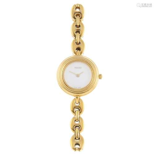 GUCCI - a lady's 11/12.2 bracelet watch. Gold plated