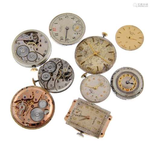 A bag of assorted watch movements, to include