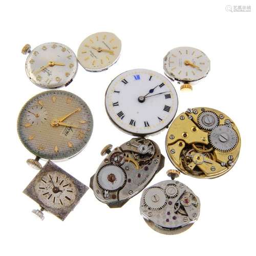 A bag of assorted watch movements, to include