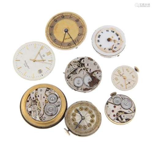 A bag of assorted watch movements, to include