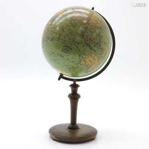 A Columbus Aardglobe Globe 1928
