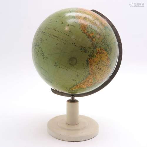 An SVH Staatkundige Globe 1950