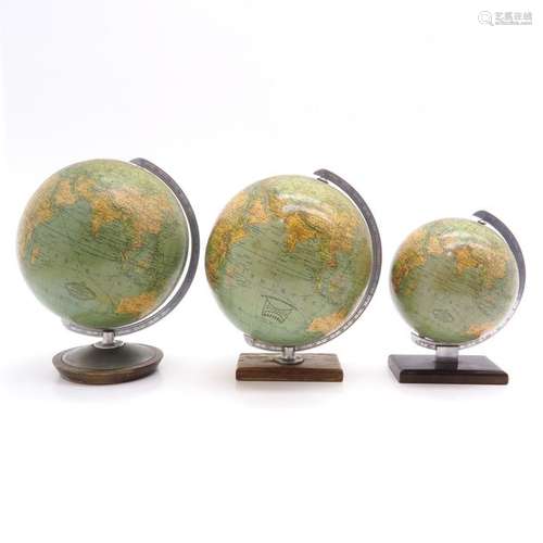 A Lot of 3 Columbus Erdglobus Globes