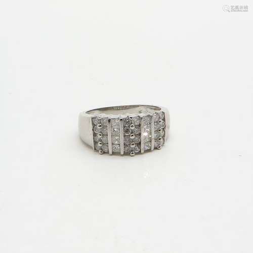 A 9KWG Ladies Diamond Ring