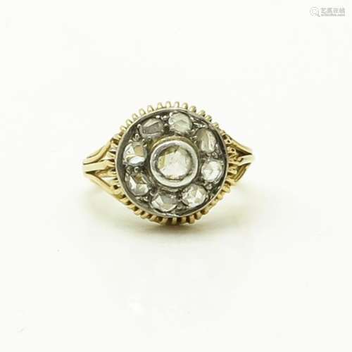 An 18KG Ladies Antique Rose Cut Diamond Ring