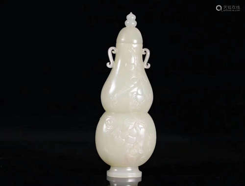 A HETIAN JADE GOURD SHAPED FLAT VASE