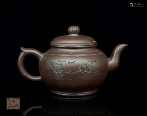 A ZISHA TEAPOT WITH MARK