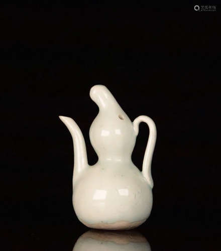 A HUTIANYAO YINGQING CELADON WATER DROPPER