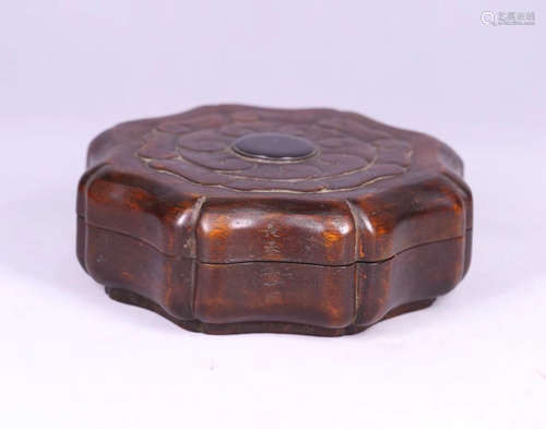 AN OLD CHENXIANG WOOD SUNFLOWER SHAPED BOX