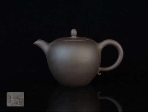 AN OLD ZISHA TEAPOT