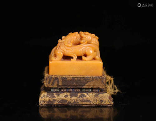 A LION SHAPED TIANHUANG STONE SEAL