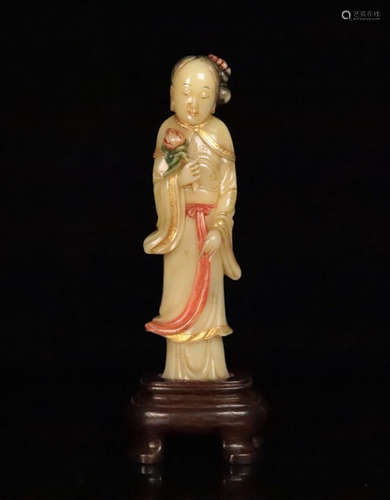 A COLOR SOAPSTONE CARVED LADY FIGURE