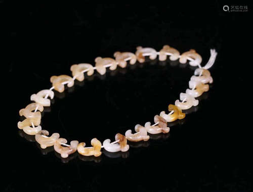 AN AGATEC-SHAPED BEADS STRING BRACELET