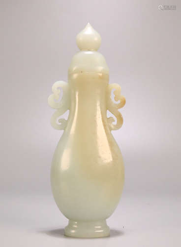 A HETIAN JADE DOUBLE-EAR VASE