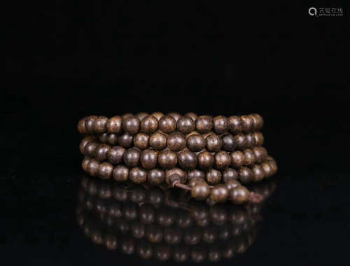 A CHENXIANG WOOD BEADS STRING BRACELET