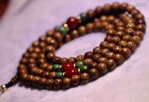 A TIBETAN BODHI BEADS STRING BRACELET