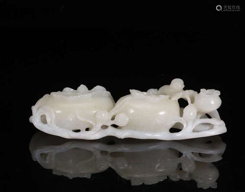 A HETIAN JADE POMEGRANATE SHAPED STUDY WASHER