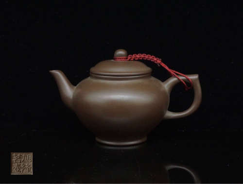 A ZISHA TEAPOT WITH MARK