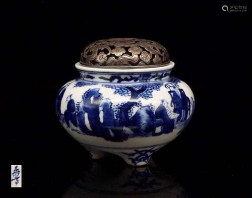 A BLUE AND WHITE FIGURE PATTERN CENSER