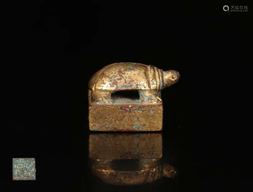 A COPPER GILT TURTLE SHAPED SEAL