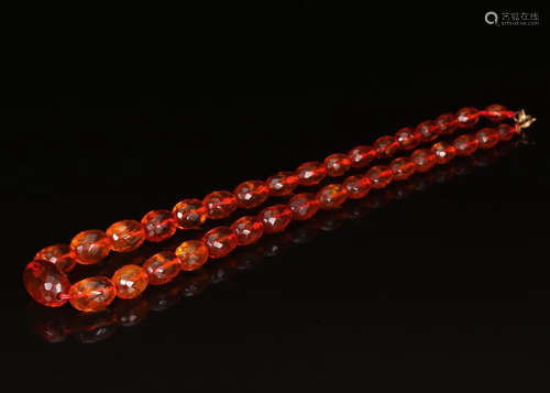 AN OLD AMBER HUPO BEADS STRING NECKLACE