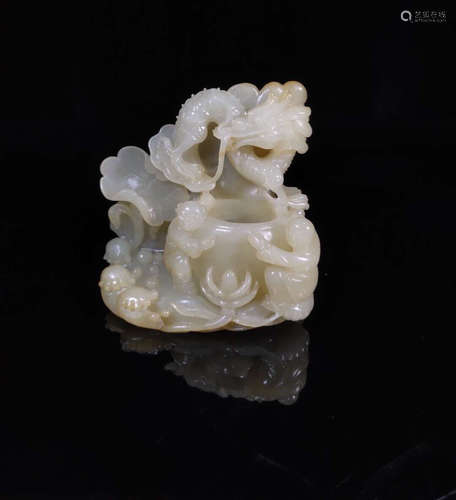 A HETIAN JADE DRAGON SHAPED STUDY WASHER