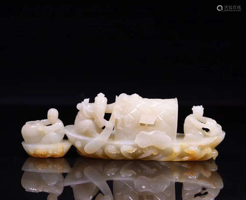 A HETIAN JADE BOAT SHAPED ORNAMENT