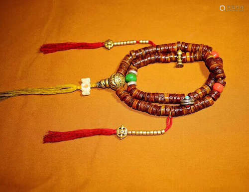 A TIBETAN KAPALA BEADS STRING BRACELET