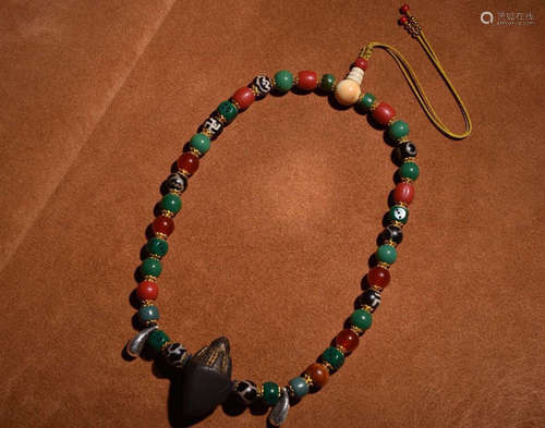 A TIBETAN BEAD BRACELET