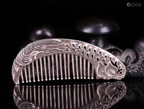 A PHOENIX DESIGN SILVER COMB