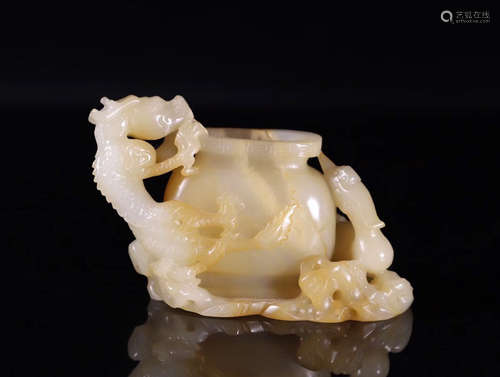 A HETIAN JADE DRAGON AND PHOENIX DESIGN JAR