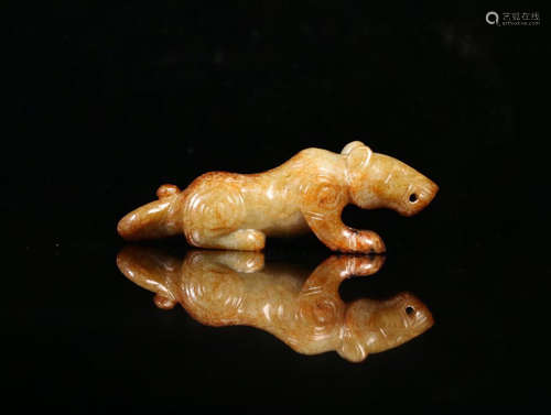 A GAOGU JADE BEAST SHAPED PENDANT