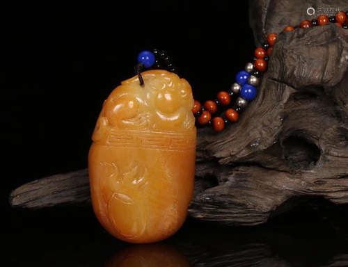 A HETIAN YELLOW JADE BEAST DESIGN PENDANT