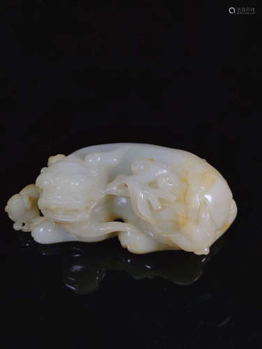 A HETIAN JADE AUSPICIOUS BEAST SHAPED PENDANT