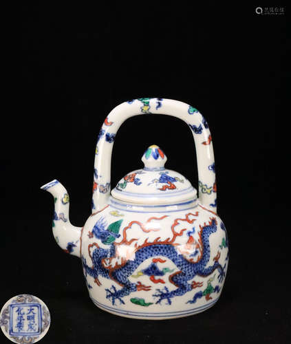 A DOUCAI DRAGON PATTERN HANDLE WATER POT