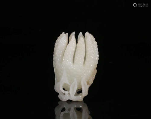 A HETIAN JADE BUDDHA HAND SHAPED PENDANT