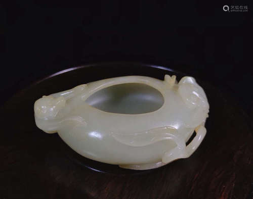 A HETIAN JADE CARVED MONKEY DESIGN WASHER