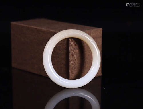 A HETIAN JADE BANGLE