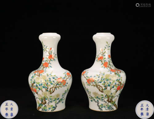 PAIR FAMILLE-ROSE FLOWER PATTERN GARLIC-HEAD VASES